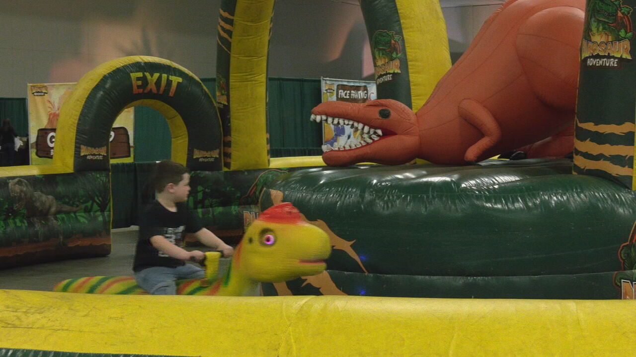 Dinosaur Adventure exhibit being held this weekend at convention center in Louisville